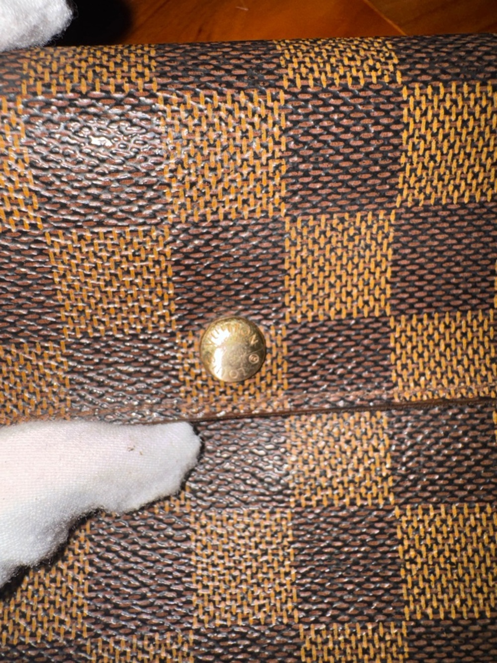 Louis Vuitton
 Damier Ebene Pattern Sarah Wallet - Picture 6 of 17
